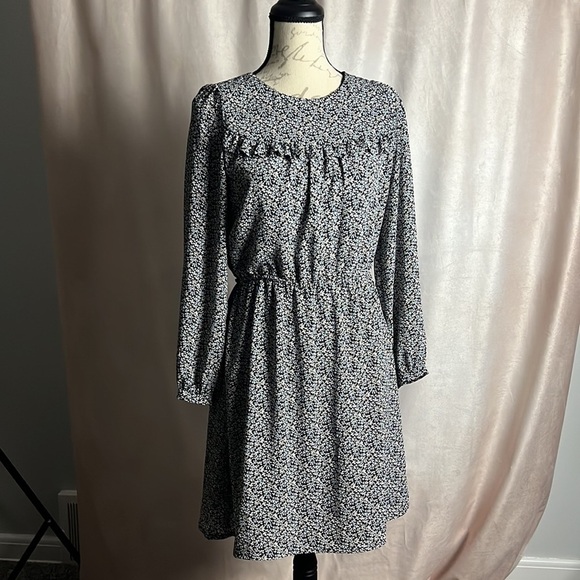 Loft Petite Floral Dress Like New Black Blue White Designs 8P - Picture 4 of 8